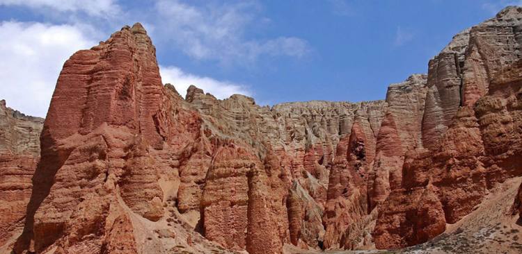 Mustang Gate Trekking